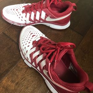 Maroon/Red Nike Frees Women’s sz 9/Men’s sz 7